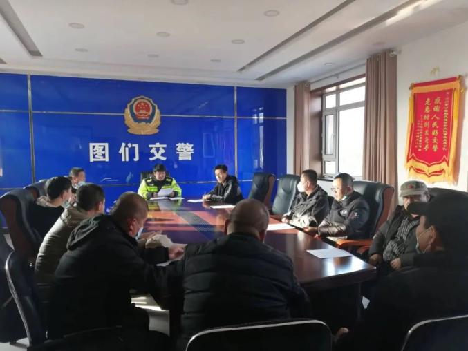 圖們公安交警開(kāi)展校車駕駛員冬季交通安全教育培訓(xùn)