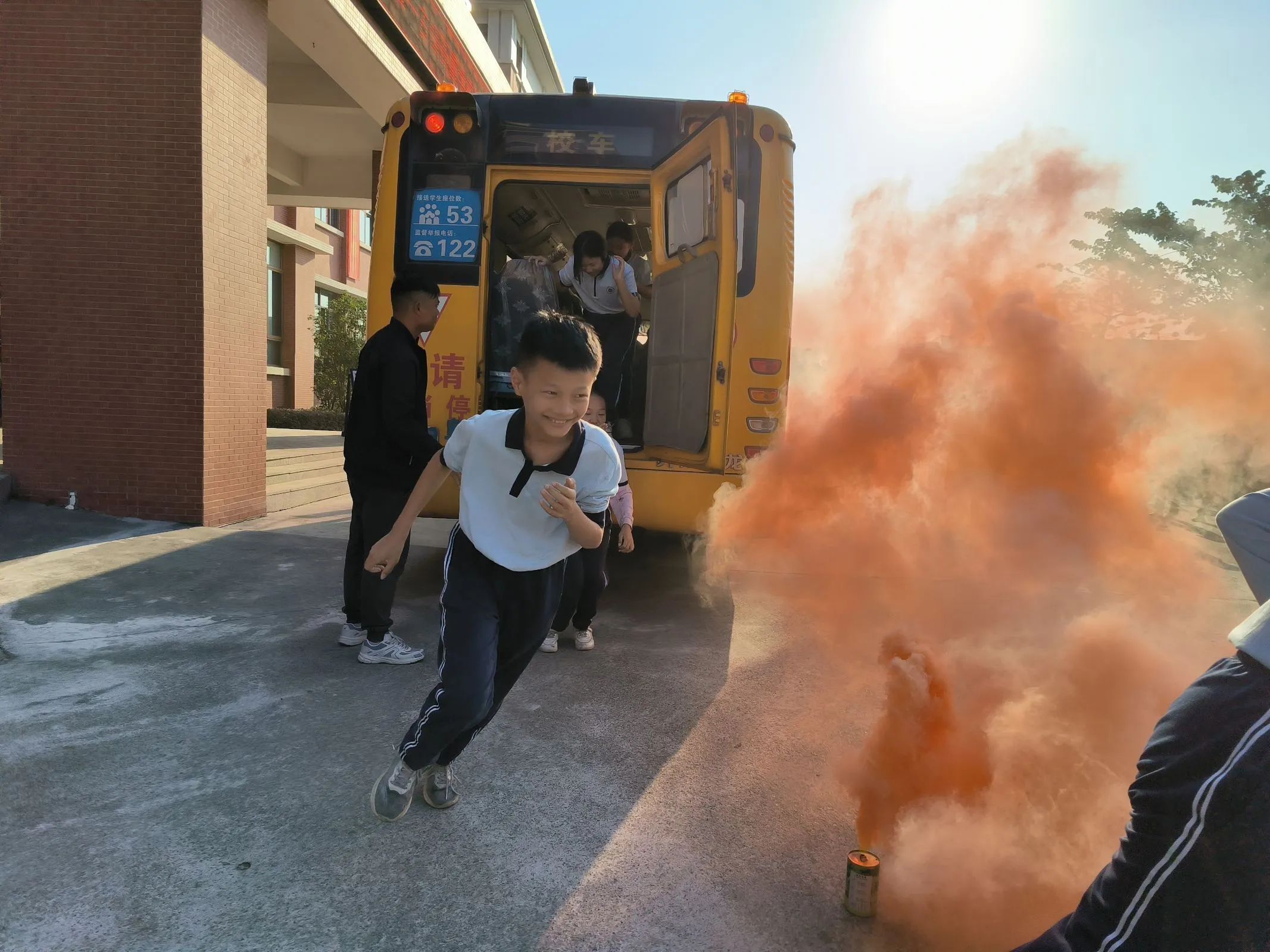 為愛護航，安全伴我行——古鎮新徽學校校車安全演練活動紀實