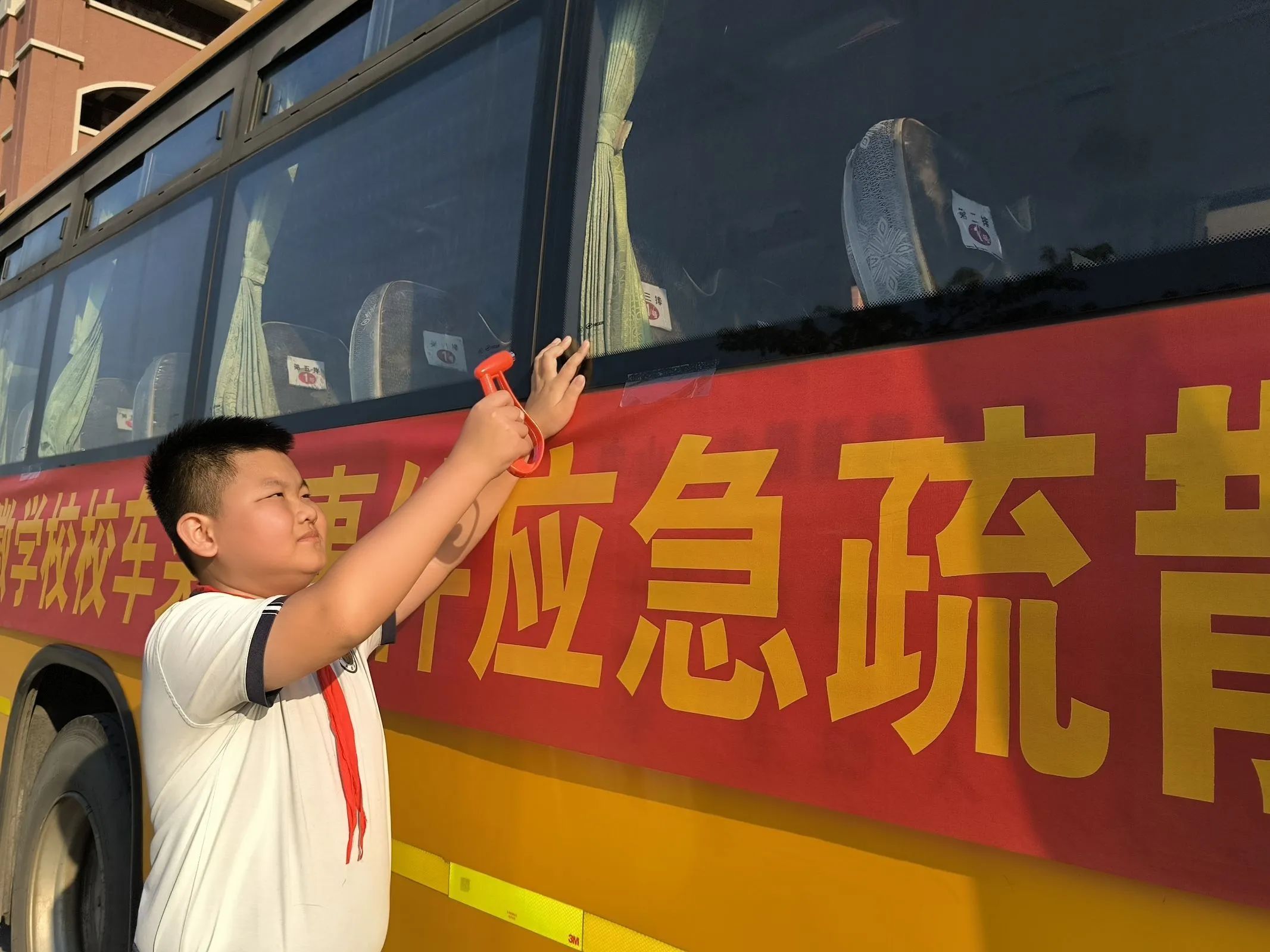 為愛護航，安全伴我行——古鎮新徽學校校車安全演練活動紀實