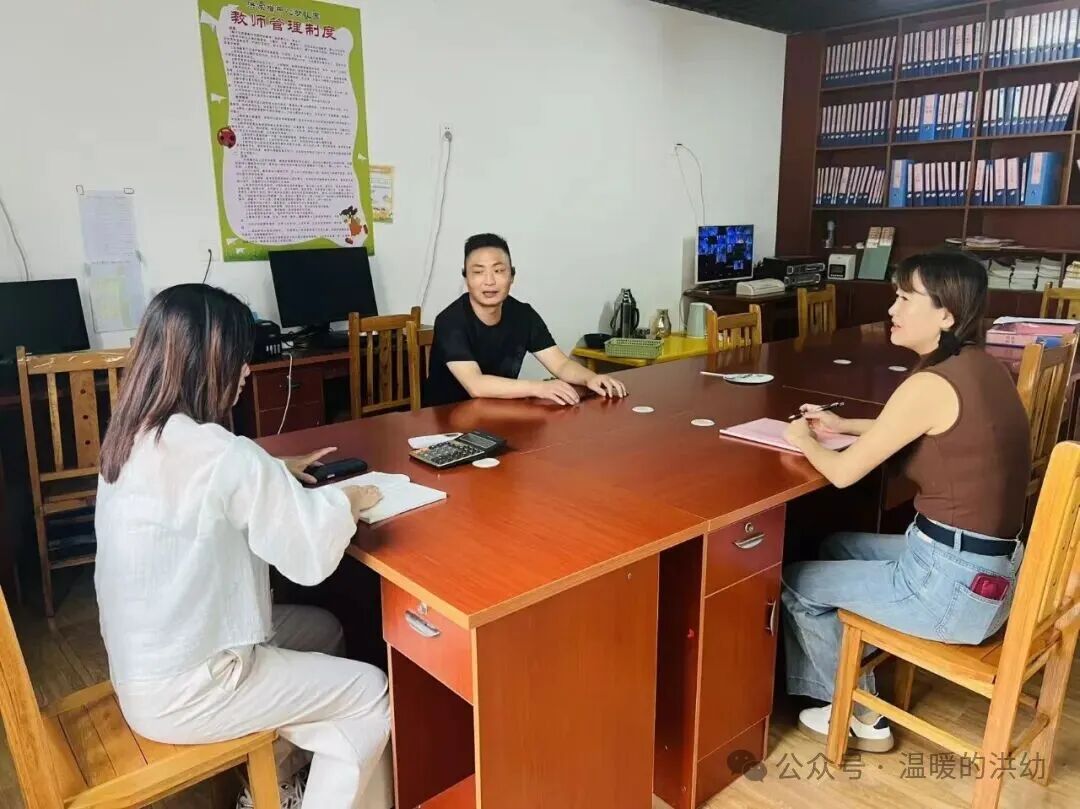 校車安全伴我行,筑牢幼兒出行“生命線”——洪家嘴中心幼兒園開展校車應急演練 校車安全伴我行,筑牢幼兒出行“生命線”——洪家嘴中心幼兒園開展校車應急演練