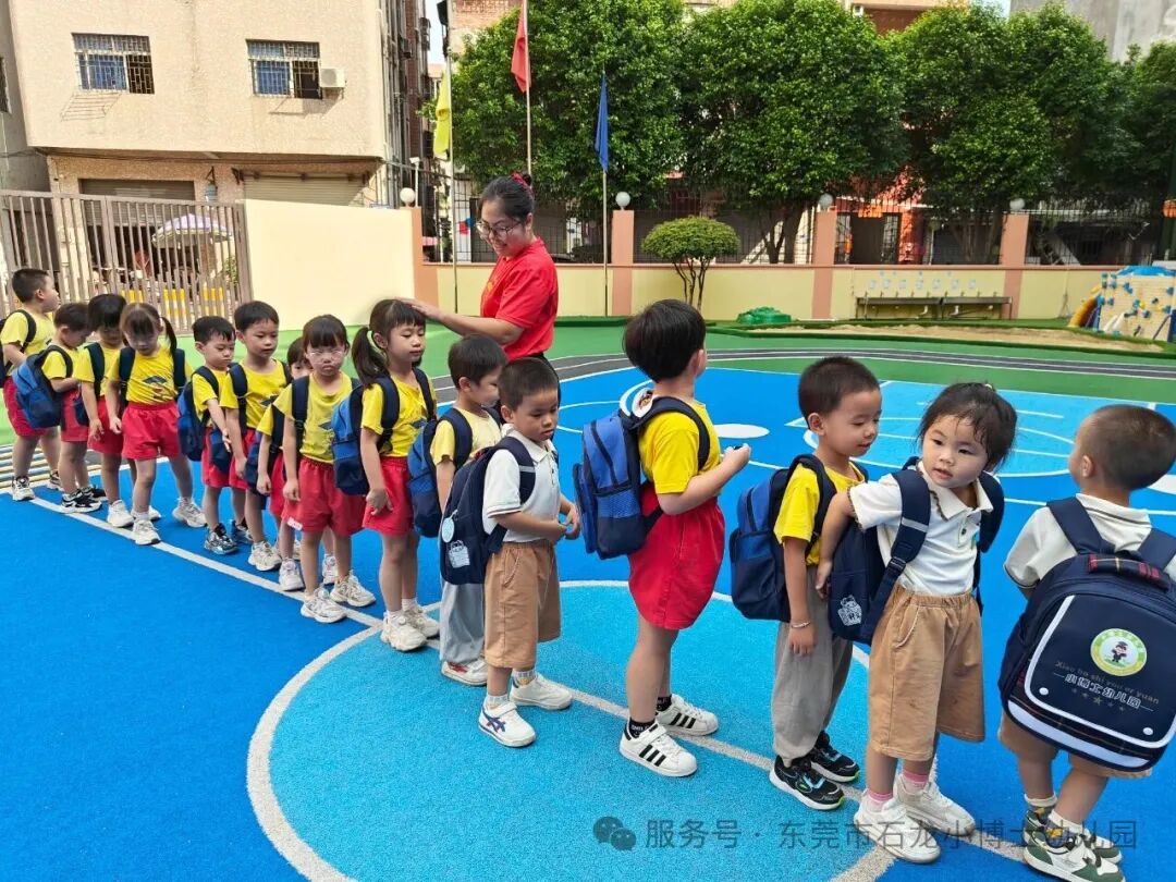 【校車演練】安全乘車，伴我同行——小博士幼兒園校車逃生安全演練活動