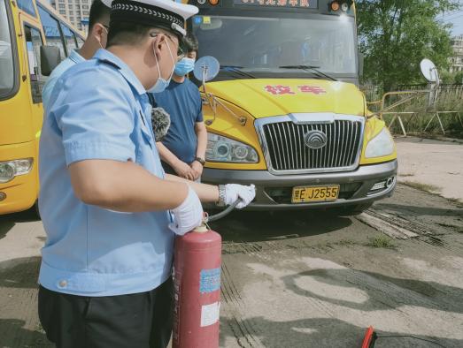 開學(xué)在即，事關(guān)孩子的安全問題，看大慶交警專項檢查行動