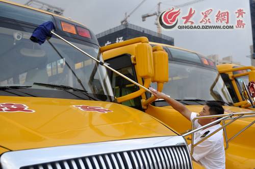 國際無車日探班青島專業(yè)校車 家長學(xué)生都夸好