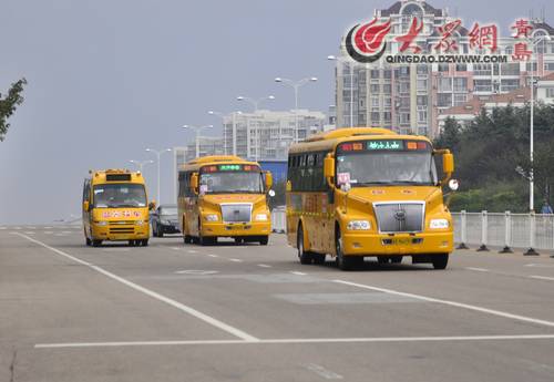 國際無車日探班青島專業(yè)校車 家長學(xué)生都夸好