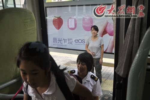 國際無車日探班青島專業(yè)校車 家長學(xué)生都夸好