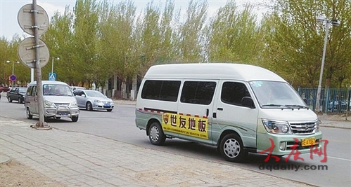 24中門前微型面包“兼職”校車