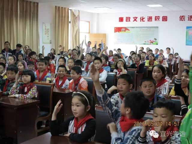 校車服務(wù)進校區(qū)樹立“宜興校車”品牌形象
