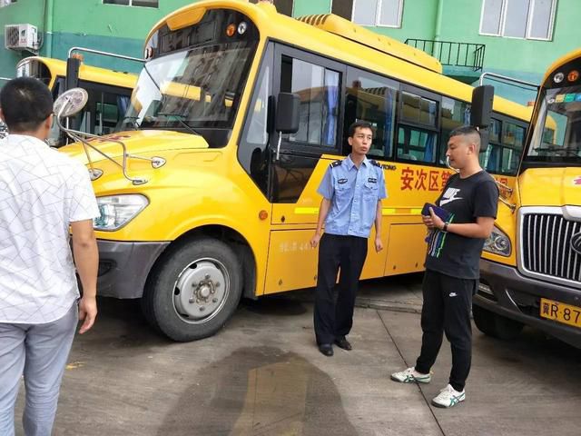 嚴(yán)查校車保安全，廊坊交警一直在路上！