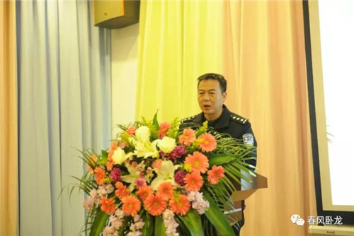 臥龍區(qū)教體局對(duì)校車(chē)安全工作使用培訓(xùn)并現(xiàn)場(chǎng)操作示范