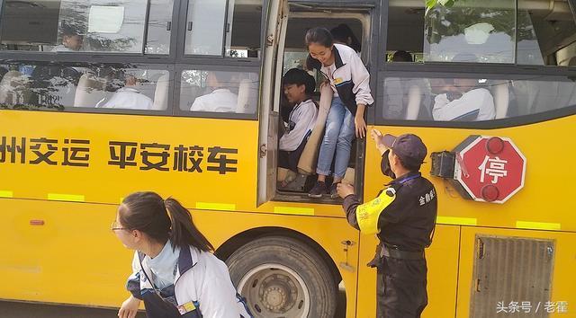 山東省濱州市：陽(yáng)信縣翟王鎮(zhèn)中小學(xué)教會(huì)學(xué)生1分鐘安全逃離校車(chē)