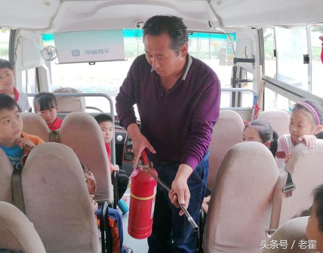 山東省濱州市：陽(yáng)信縣翟王鎮(zhèn)中小學(xué)教會(huì)學(xué)生1分鐘安全逃離校車(chē)