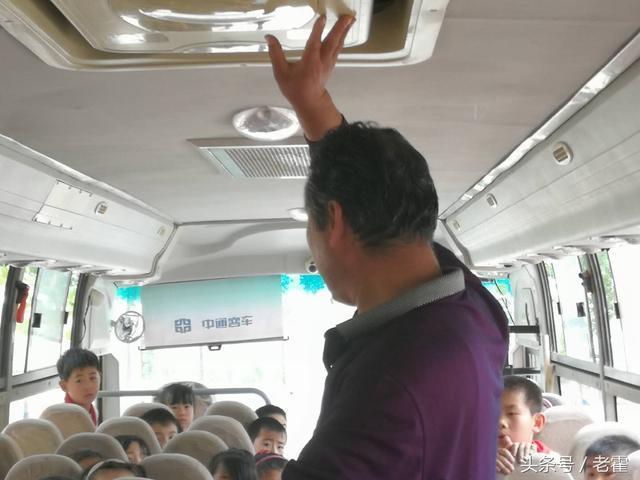山東省濱州市：陽(yáng)信縣翟王鎮(zhèn)中小學(xué)教會(huì)學(xué)生1分鐘安全逃離校車(chē)