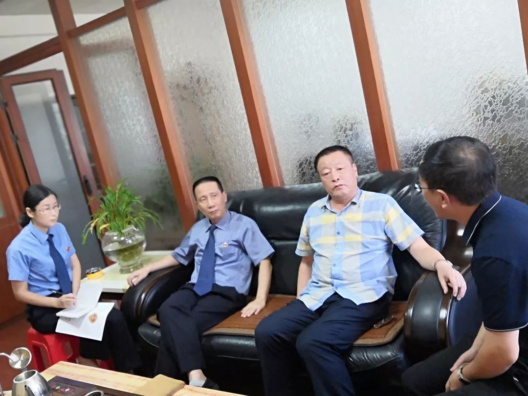 全市首例非法校車超載危險駕駛案開庭，鄭其文檢察長出庭公訴