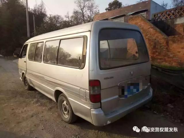 南陽一男子太猖狂！開“黑校車”還超員，刑拘你們虧不虧？