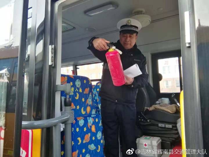 [百日安全行動(dòng)]輝南交警:大排查 大治理 密織校車安全網(wǎng)