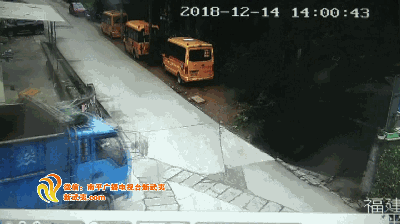 南平一幼兒園校車被砸  查看監(jiān)控發(fā)現(xiàn)……