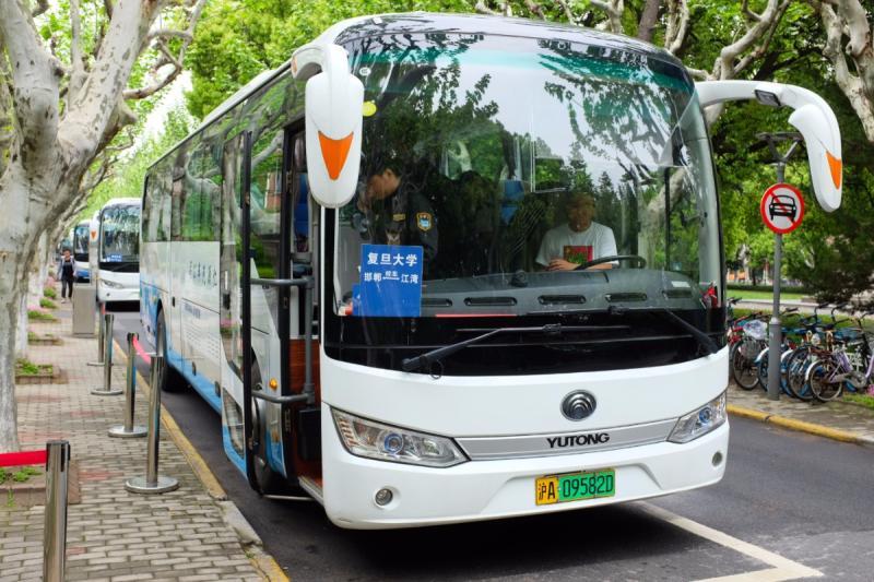 歷史深處開來復旦校車，顧頡剛、謝希德、蕭乾、朱東潤等常坐