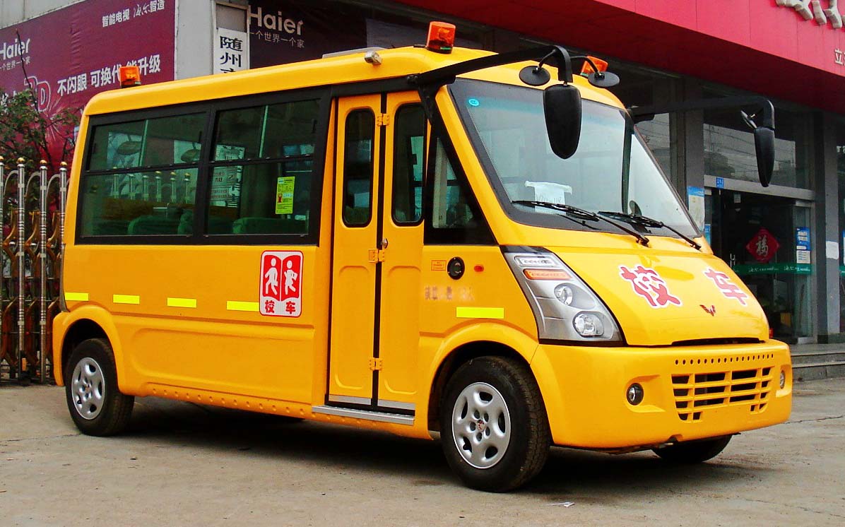 公交車(chē)和校車(chē)在同一線(xiàn)路，公交車(chē)可以拉線(xiàn)路內(nèi)的學(xué)生嗎？