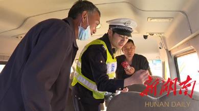 云溪區(qū)：63輛校車進(jìn)行集中“體檢”