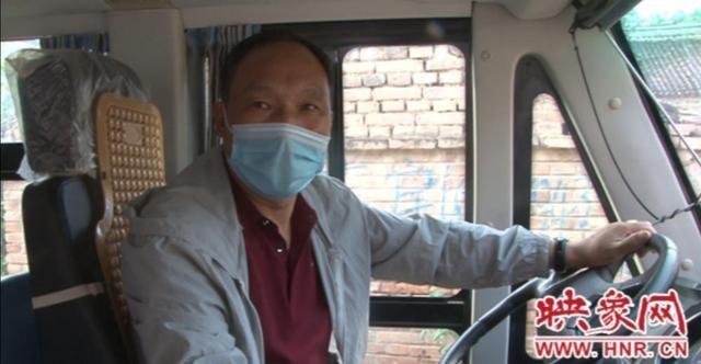 無牌不帶證還超員 鹿邑一幼兒園校車引家長(zhǎng)擔(dān)憂