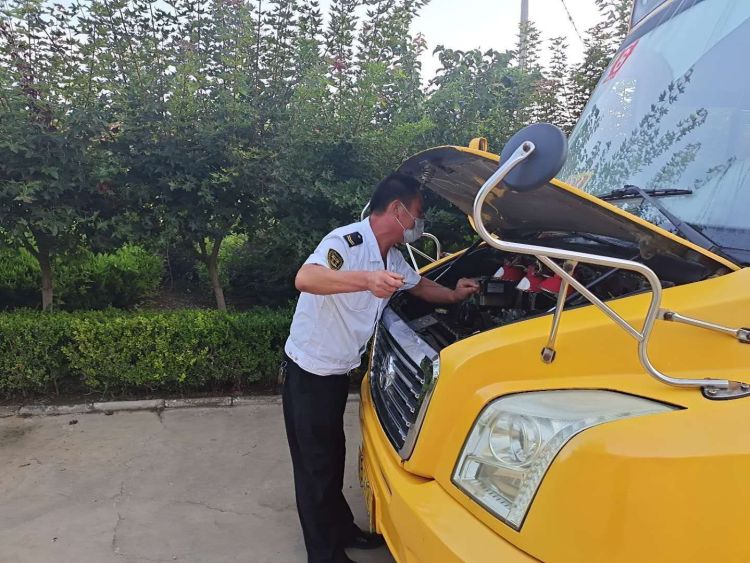 青島：新學(xué)期，校車為平度1.8萬余名學(xué)生安全護(hù)航