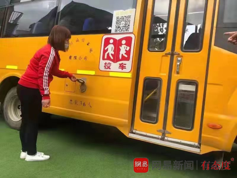 誠(chéng)信校車祝你“平安乘車，快樂(lè)成長(zhǎng)”