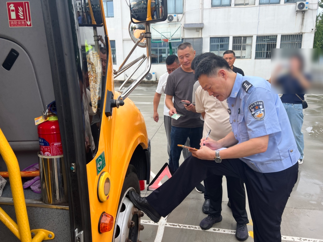 秋季開學，你家孩子坐的校車被“查”了......