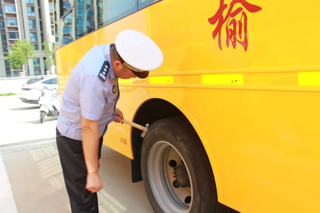 秋季開學，你家孩子坐的校車被“查”了......