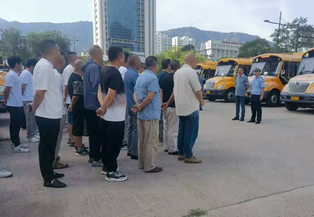 秋季開學，你家孩子坐的校車被“查”了......