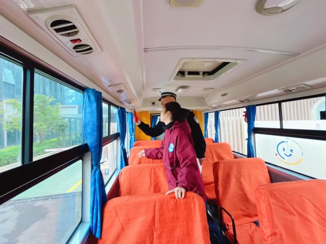 校車安全“大檢查”·擰緊出行“安全閥”——愛尚寶幼兒園開展校車安全隱患大排查 校車安全“大檢查”·擰緊出行“安全閥”——愛尚寶幼兒園開展校車安全隱患大排查