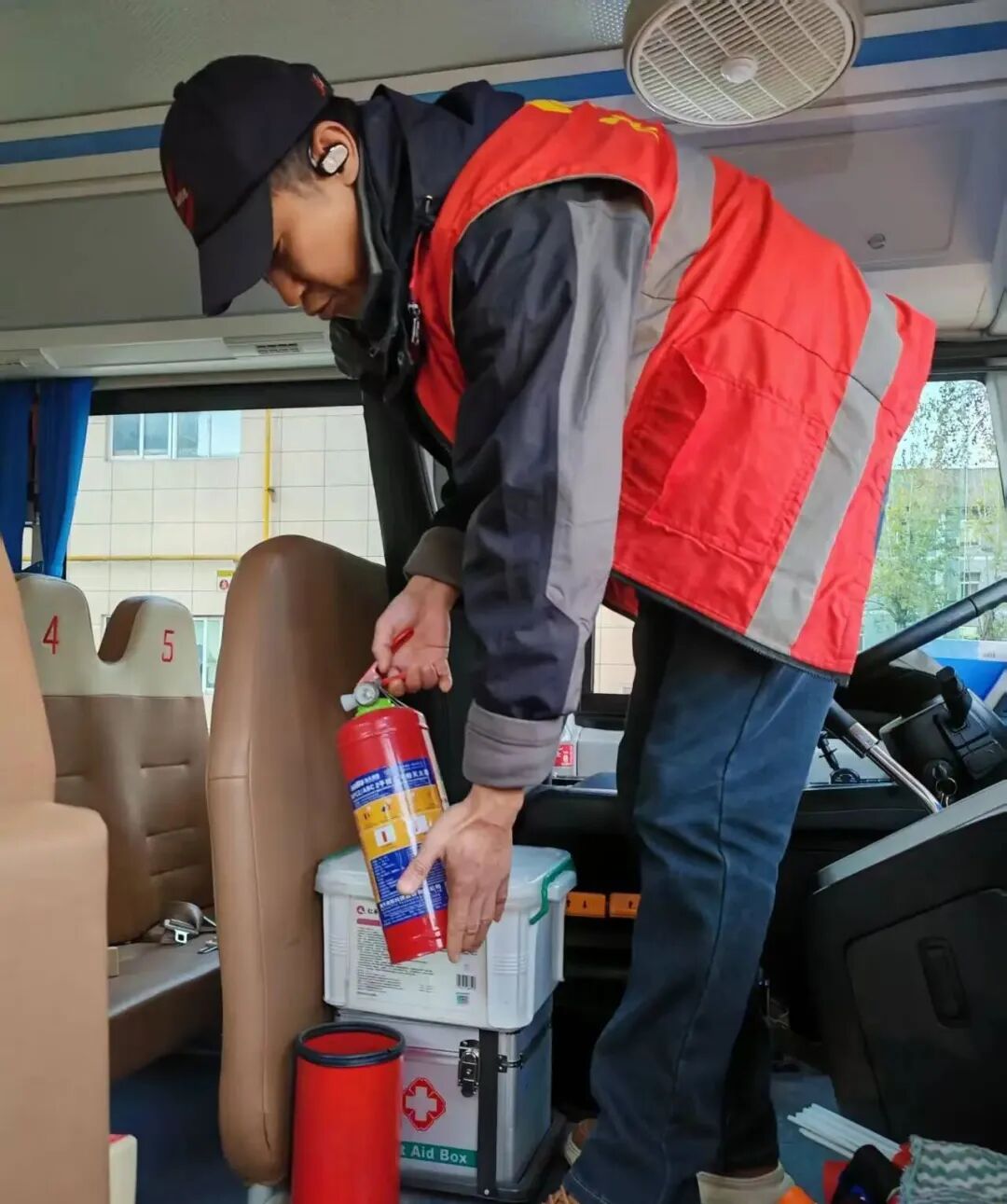 筑牢校車安全線 平安守護(hù)每一程