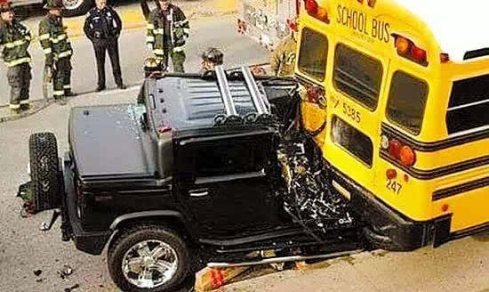 美國的“特權(quán)車”警察都得給讓路！