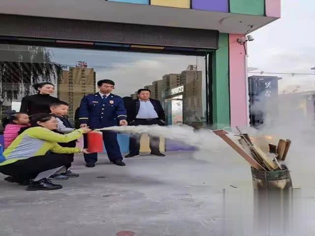 萬般呵護不如自我保護—交城消防走進京華合木興睿幼兒園開展消防培訓演練