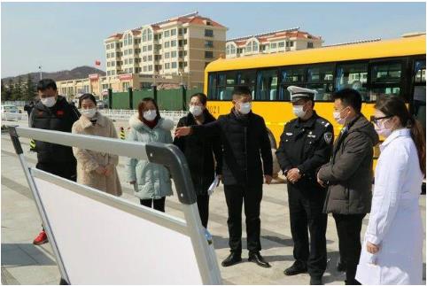 開辟綠色通道、助力校車復(fù)工 威海交警全力做好校車安全管理工作