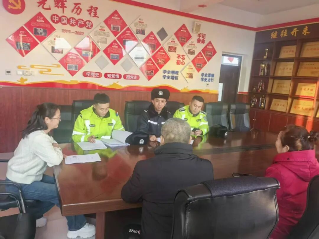 筑牢校園交通安全防線 四平交警開(kāi)展校車(chē)及涉校車(chē)輛專(zhuān)項(xiàng)整治行動(dòng)