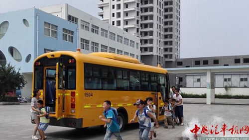校車管理 三點(diǎn)讓學(xué)童出行更安全
